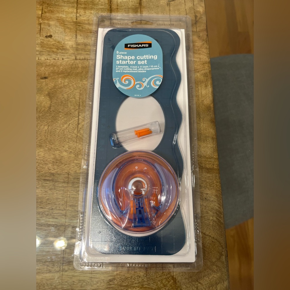 Fiskars Shape Cutting Starter Set - Blue and Orange